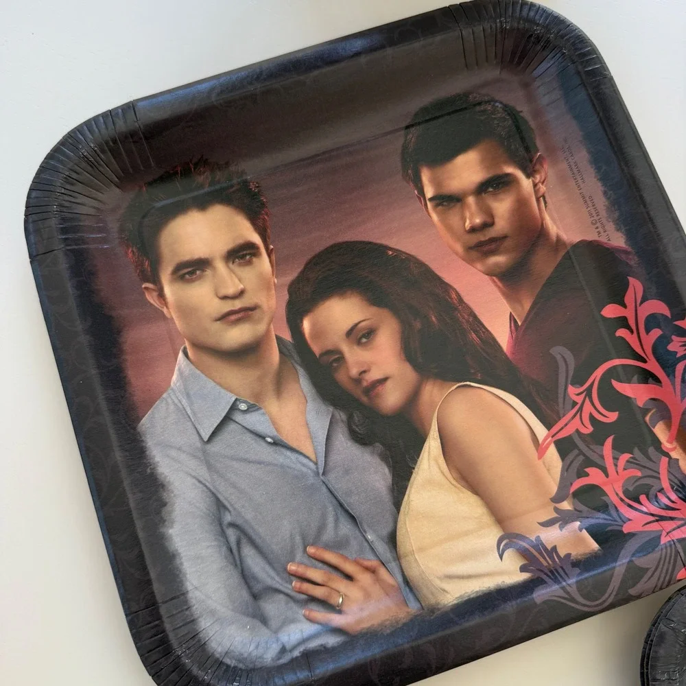 Twilight Breaking Dawn Hallmark Party Plates Lot 16 Edward Jacob Bella Unused